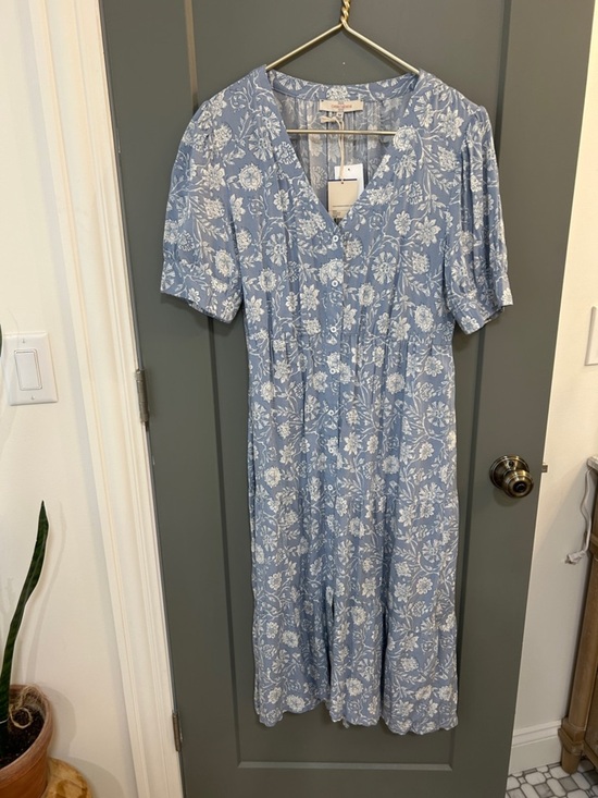 Casa Cabana Dresses & Skirts - Casa Cabana Blue Floral Button-Front Midi Dress Women’s size Medium New!